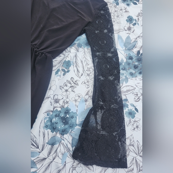 Black lace romper - Picture 2 of 6